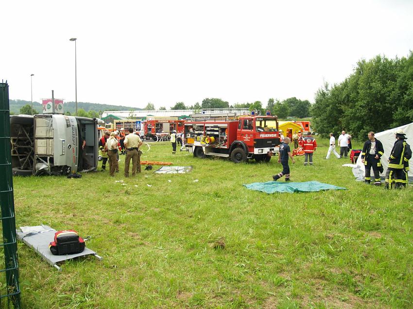 Schwerer Unfall mit Reisebus Lohmar Donrather Dreieck P359.JPG